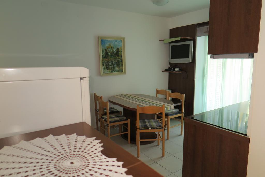Apartment Omerovic Novalja Exterior photo